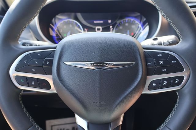 Used 2025 Black Chrysler Select image 18