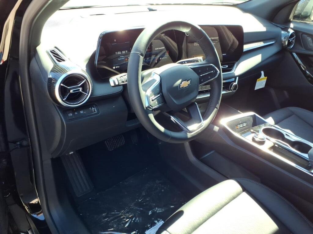 New 2027 Mosaic Black Metallic Chevrolet FWD LT image 7