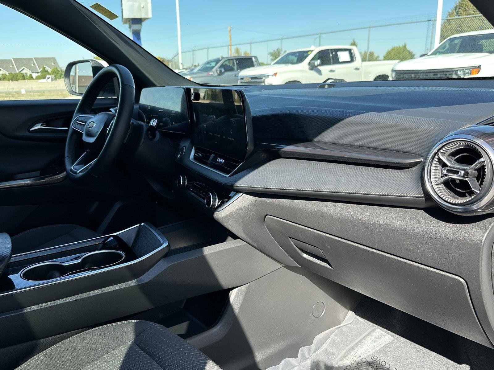 2025 Chevrolet Equinox LT - Photo 36