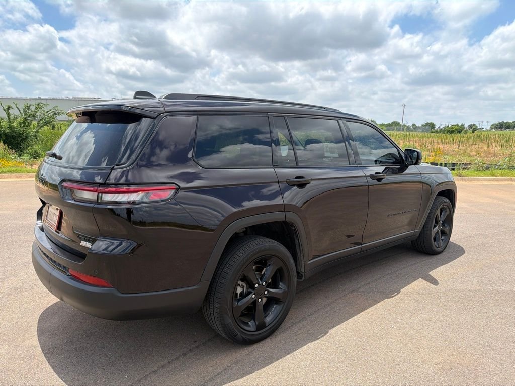 Used 2022 Ember Pearlcoat Jeep Limited image 5