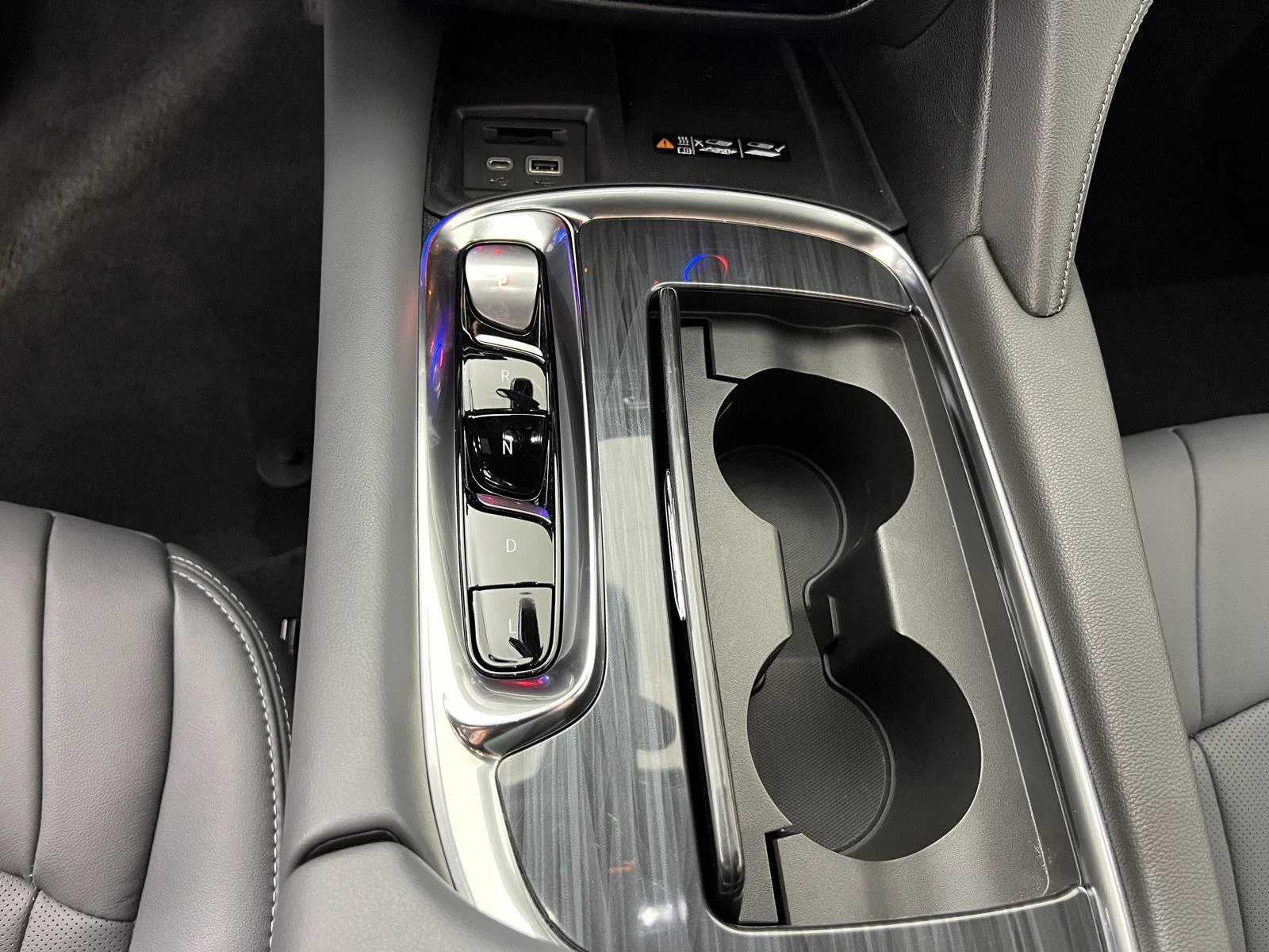 Used 2024 Summit White Buick Essence image 15