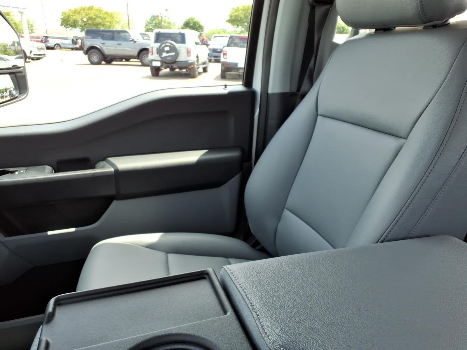New 2026 Oxford White Ford F-350® XL image 21
