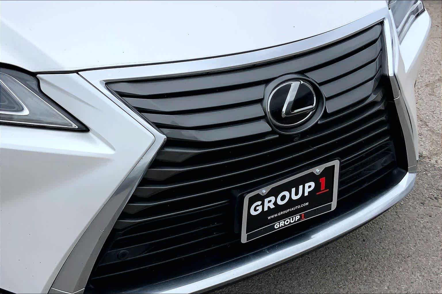 Used 2019 Eminent White Pearl Lexus  image 29
