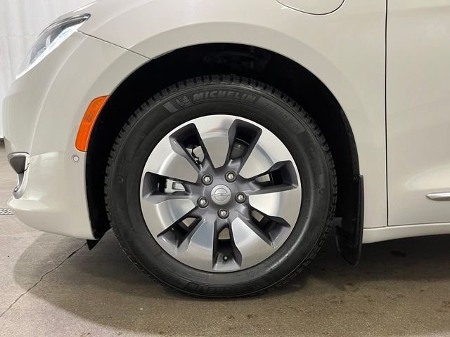 Used 2020 White Chrysler Limited image 24