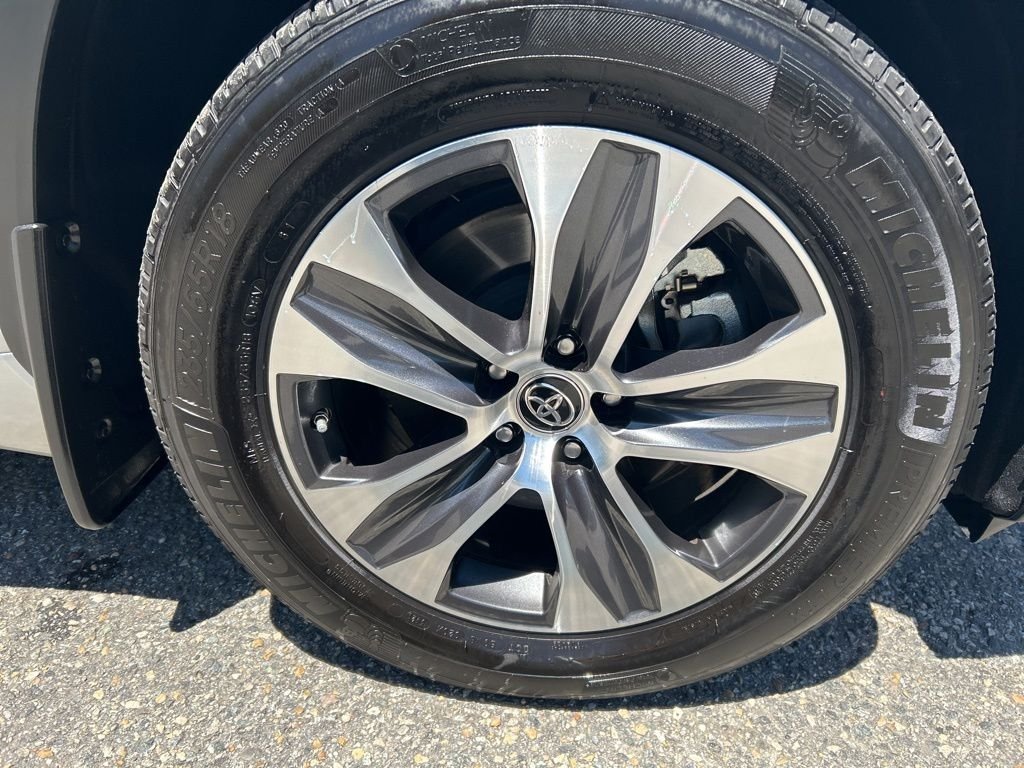 Used 2021 Silver Toyota XLE image 26