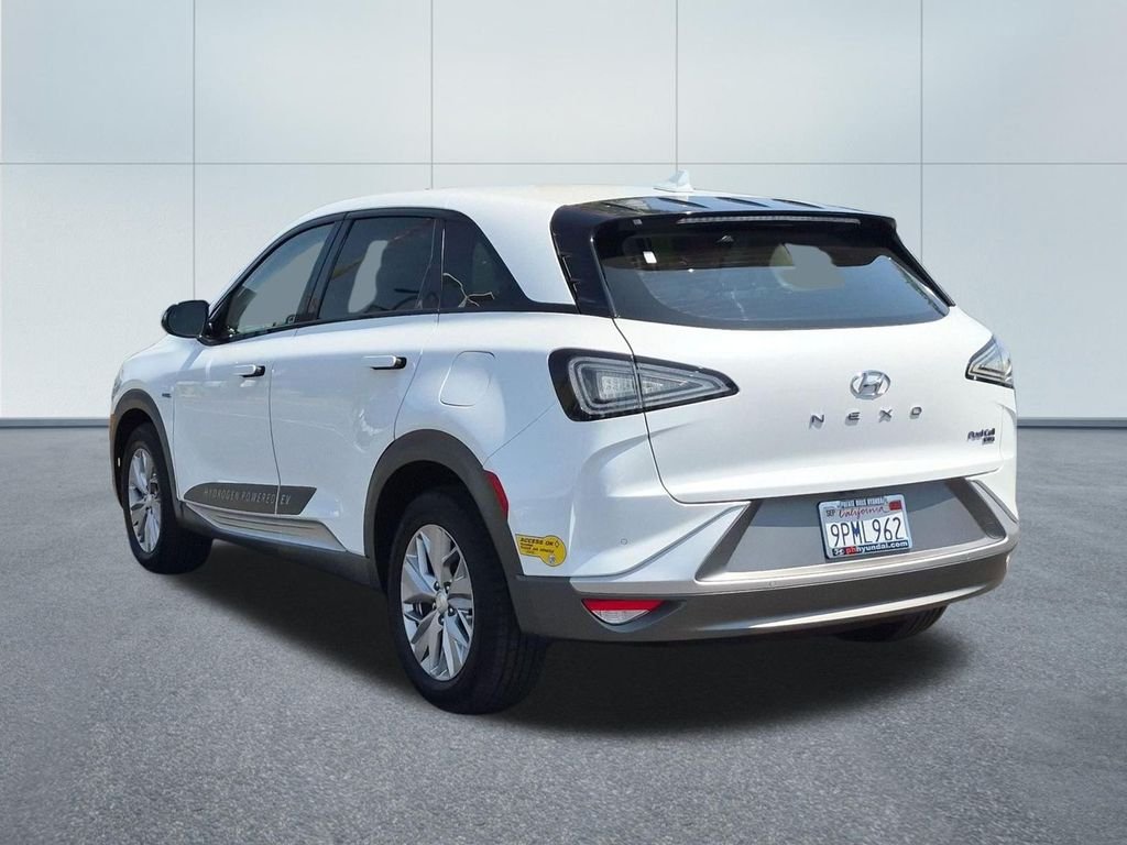 Used 2021 White Hyundai Blue image 4