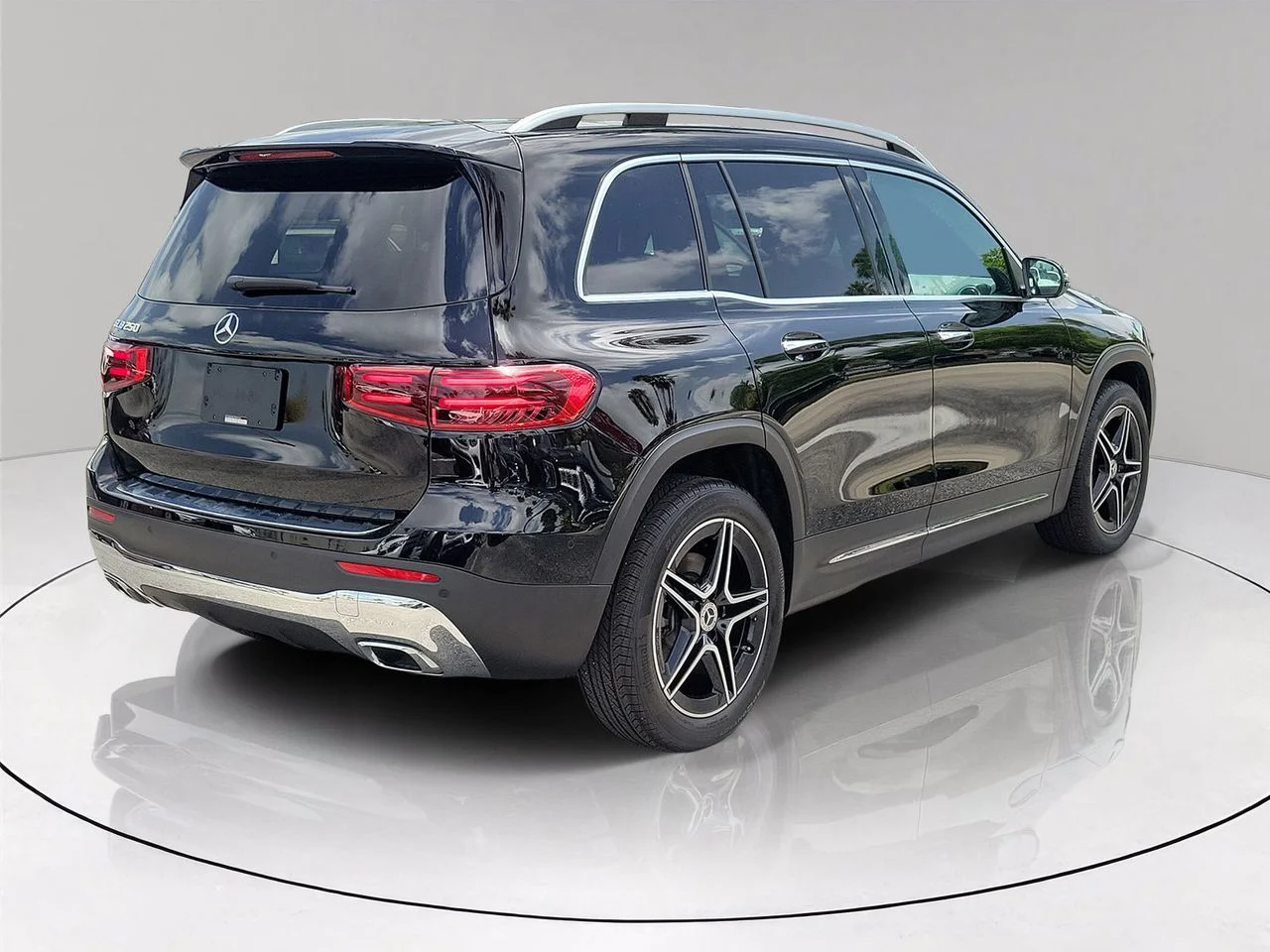 Certified Used 2026 Black Mercedes-Benz GLB 250 image 4