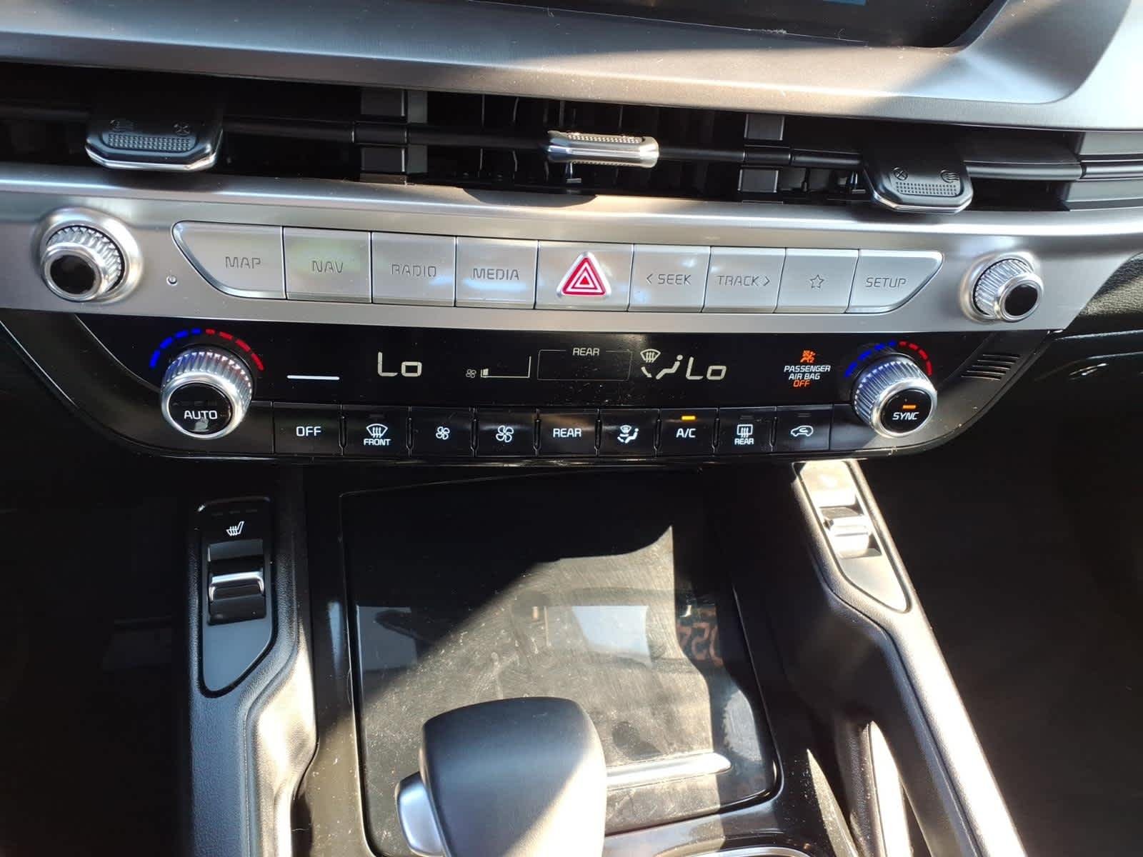 2024 Kia Telluride S - Photo 17