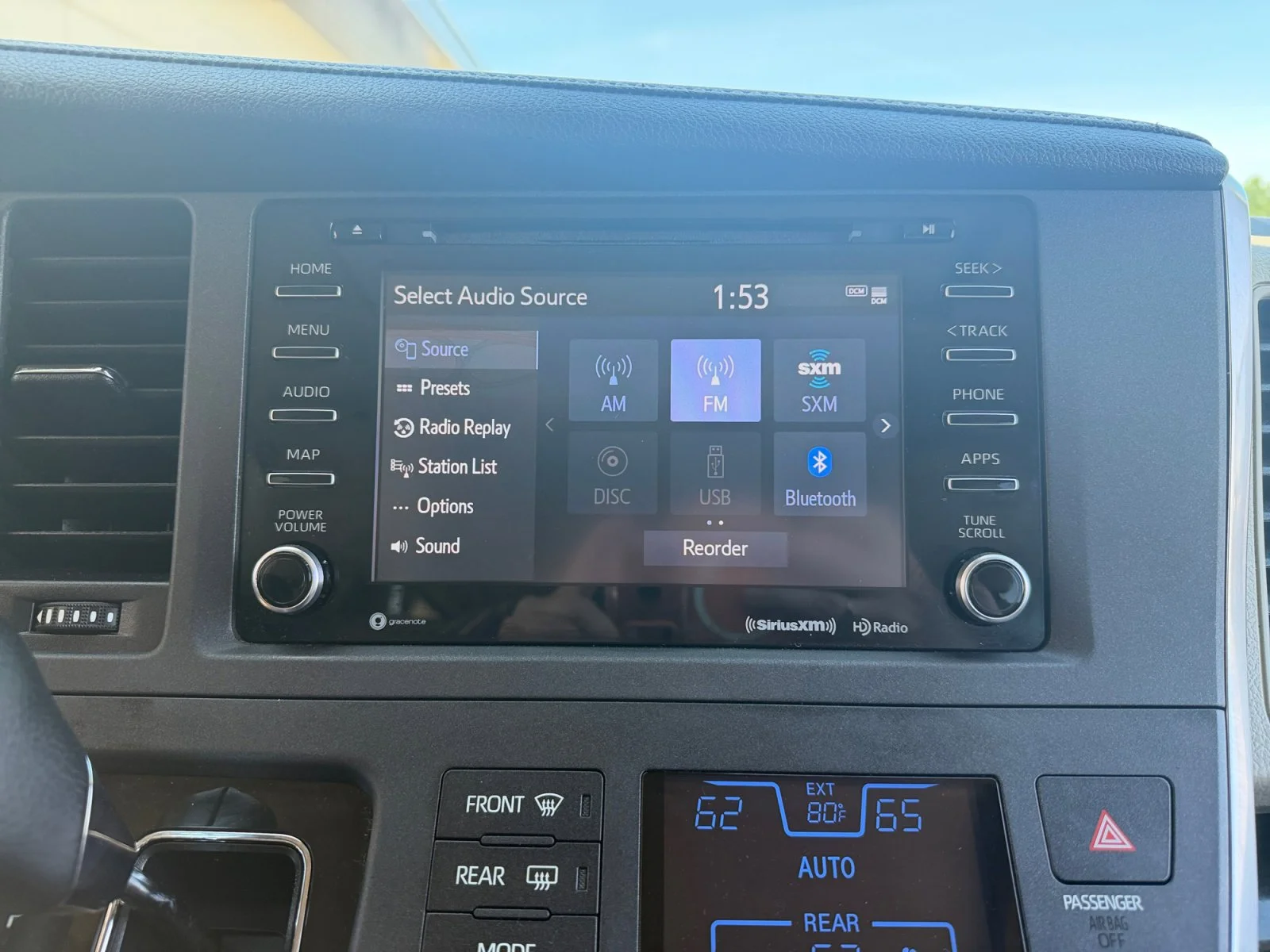 Used 2018 Super White Toyota XLE Premium image 19
