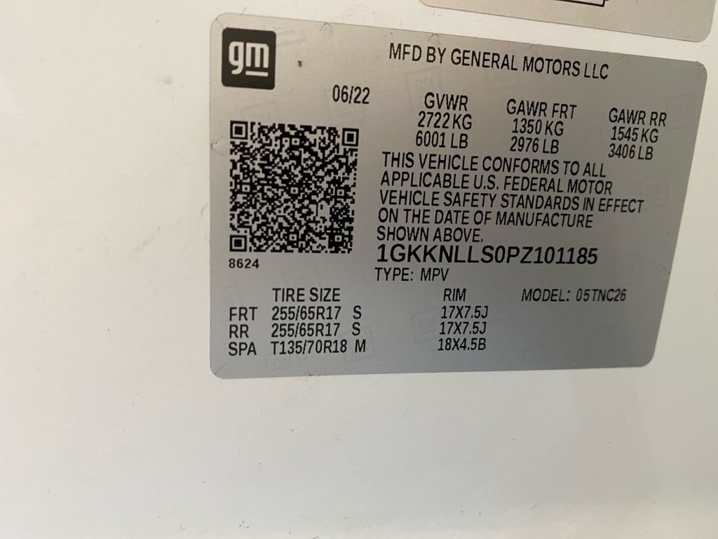 Used 2023 White GMC AT4 image 20
