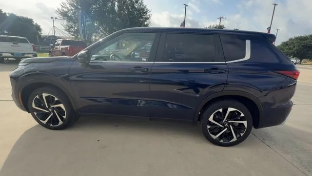 Used 2024 Blue Mitsubishi SE 2.5 2WD image 5