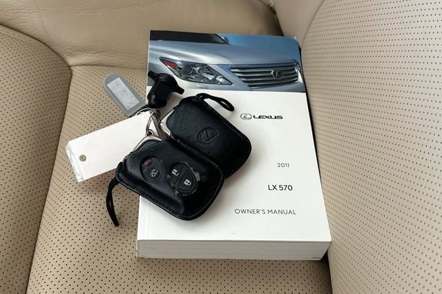 Used 2011 White Lexus 570 image 10