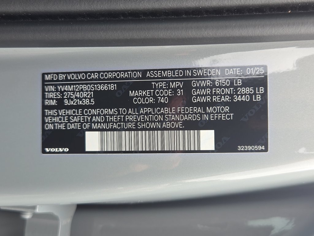 Used 2025  Volvo Plus image 30