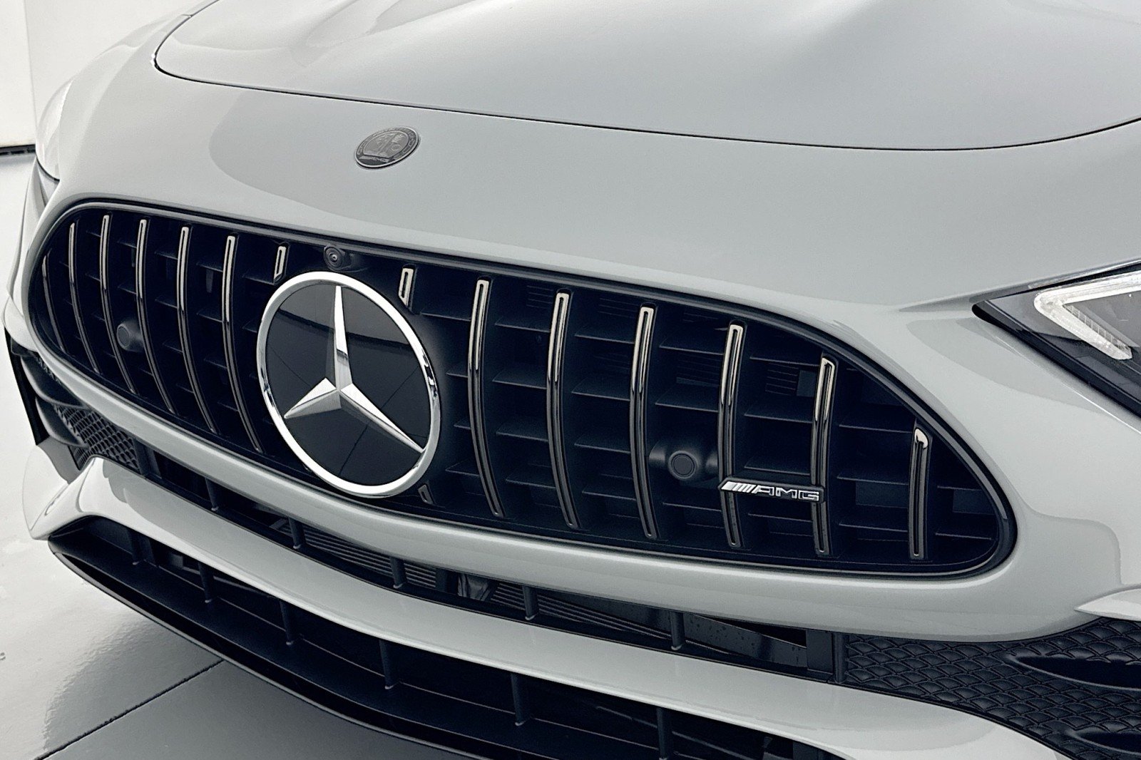 New 2026 MANUFAKTUR Alpine Grey Mercedes-Benz AMG® SL 43 Roadster image 13