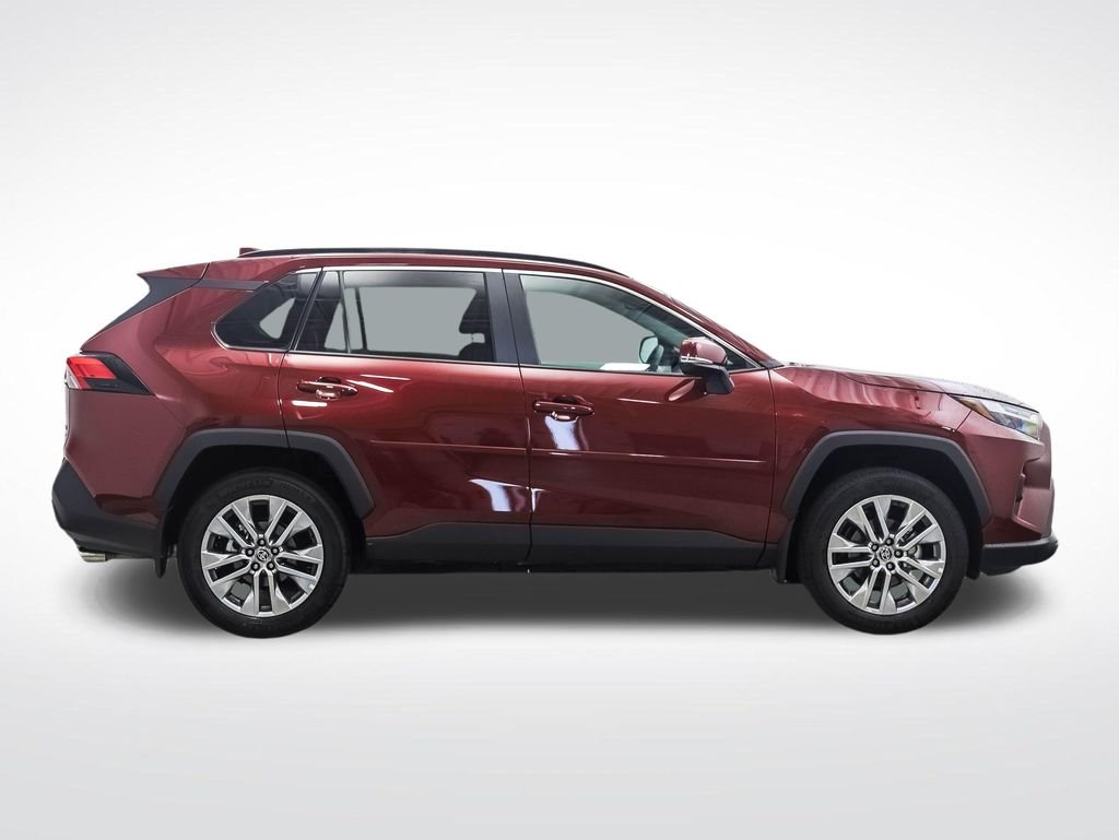 Used 2025 Pearl Toyota XLE Premium image 6