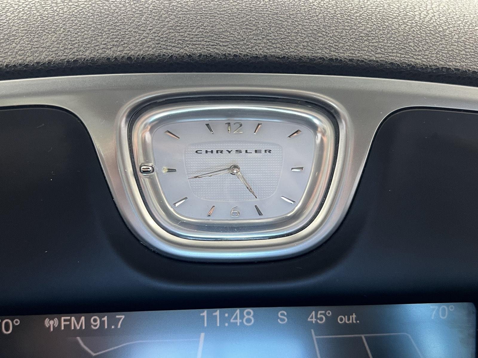 2016 Chrysler 300 C - Photo 27