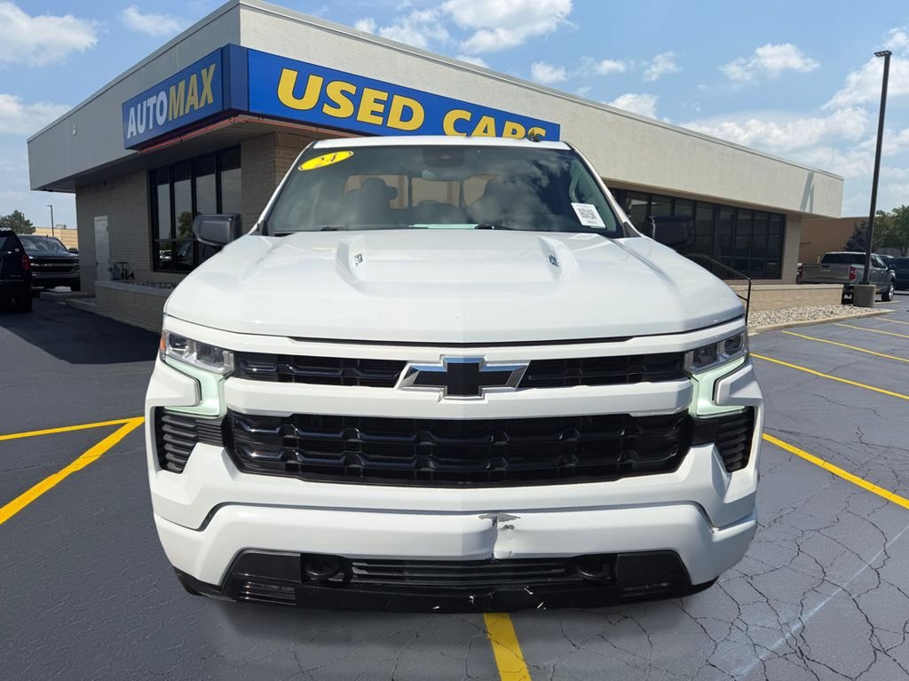 Used 2024 Summit White Chevrolet RST image 3