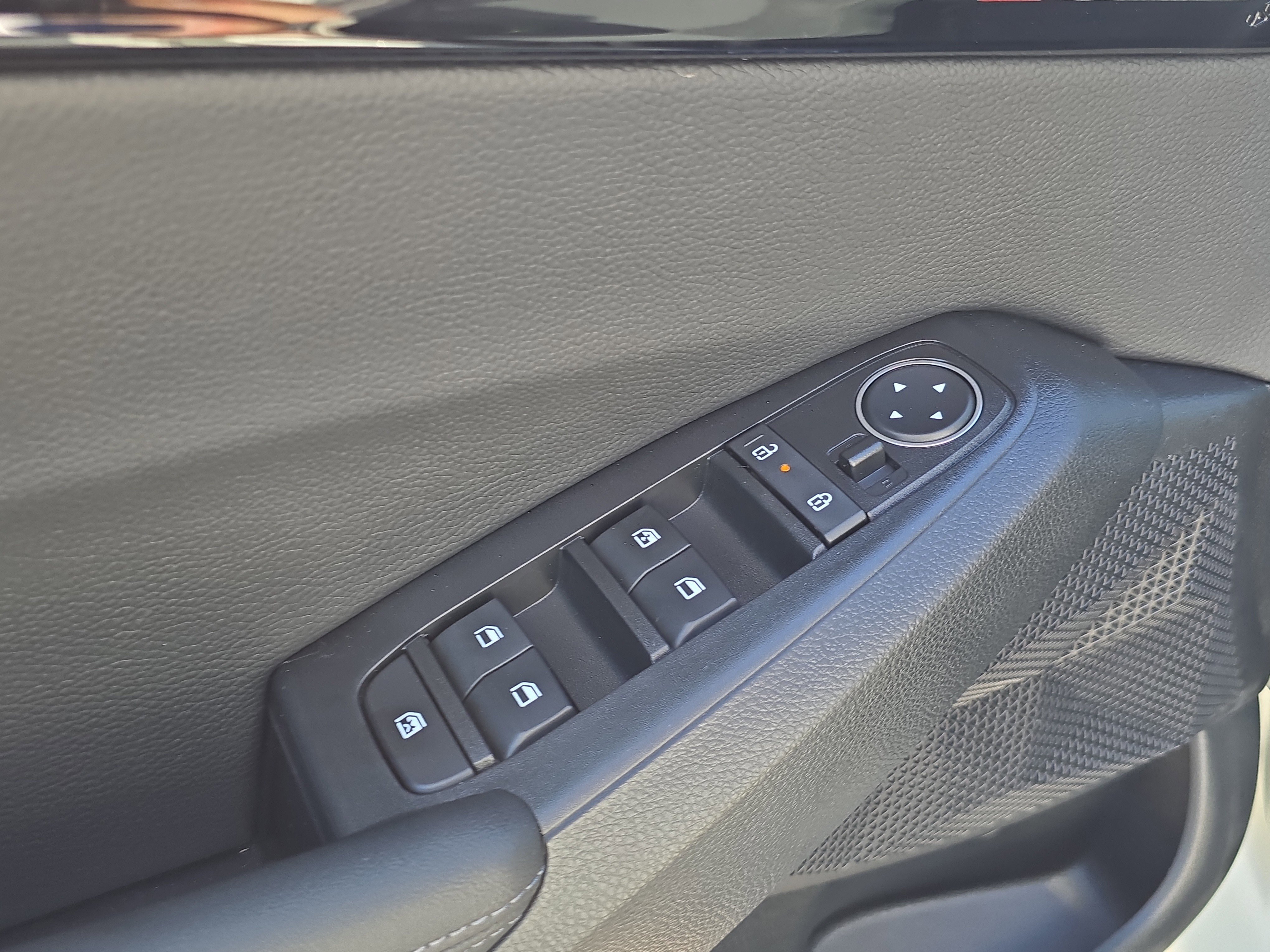 New 2026 Snow White Pearl Kia S image 19