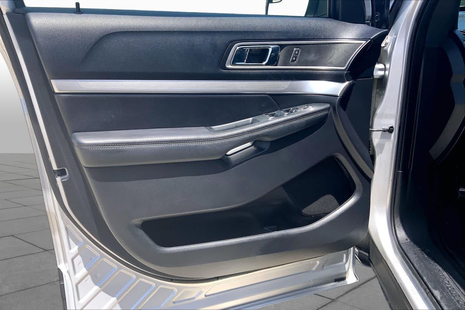 Used 2016 Ingot Silver Ford XLT image 21