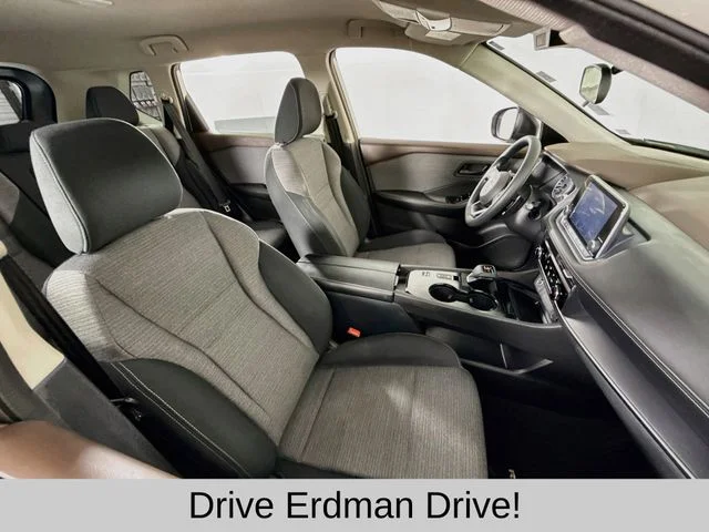Used 2021 White Nissan S image 23