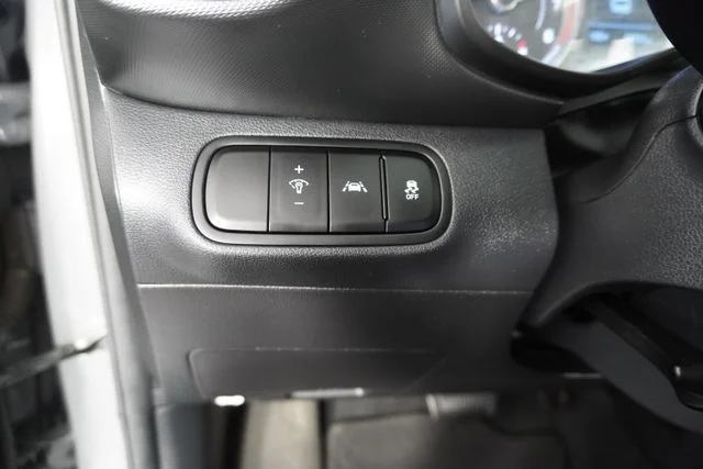 Used 2022 Gray Hyundai SE image 26