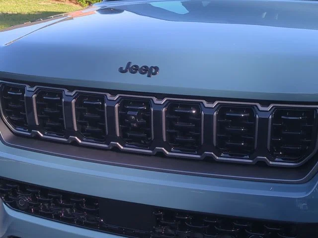 New 2026 Steel Blue Exterior Paint Jeep Limited Reserve image 16