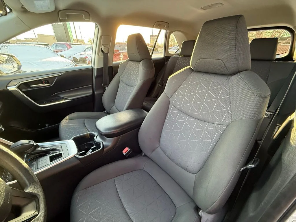 2023 Toyota RAV4 XLE - Photo 19