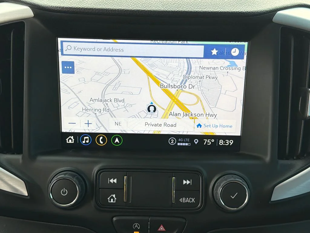 Used 2023 White GMC SLE image 29