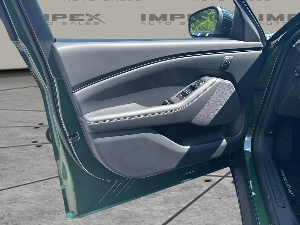 Used 2025 Green Ford Select image 16