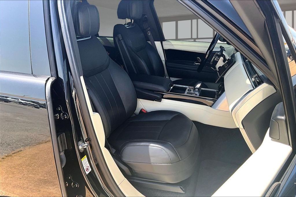 Used 2023 Black Land Rover SE image 7