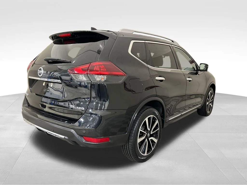 Used 2019 Black Nissan SL image 5