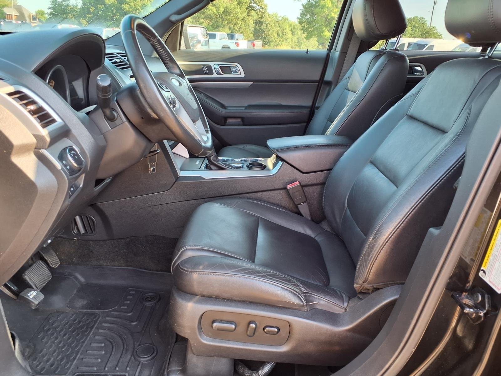 Used 2015 White Platinum Metallic Tri-Coat Ford XLT image 17