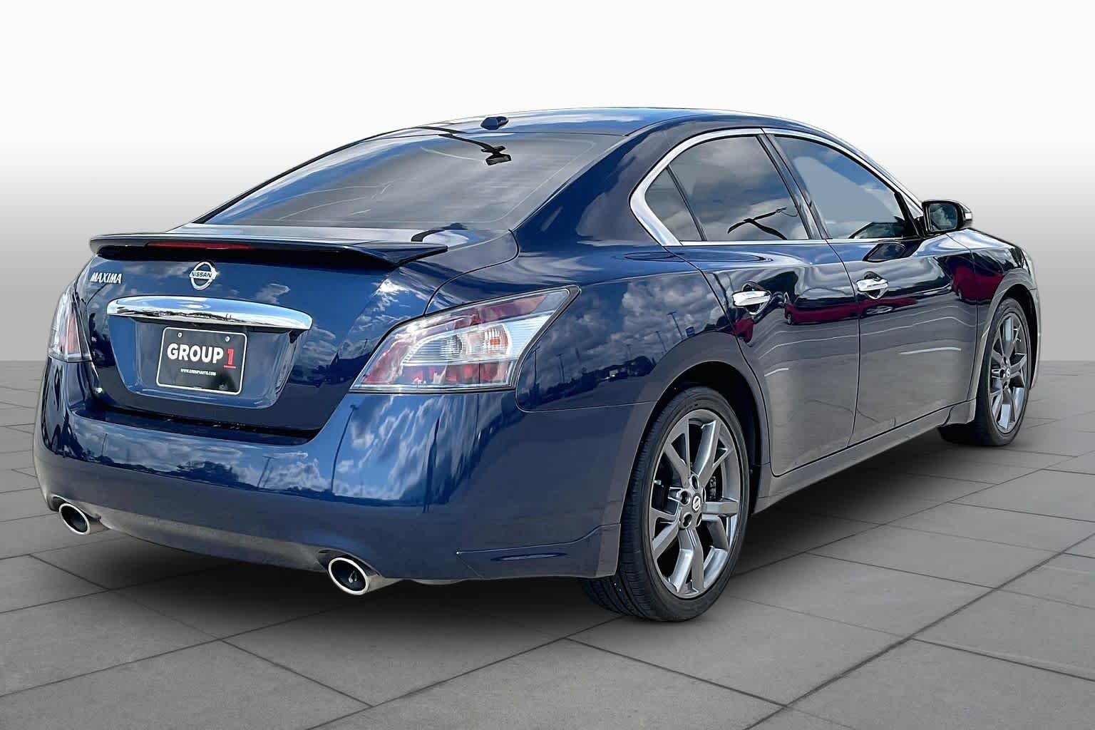 Used 2014 Navy Blue Metallic Nissan 3.5 SV w/Sport Pkg image 13