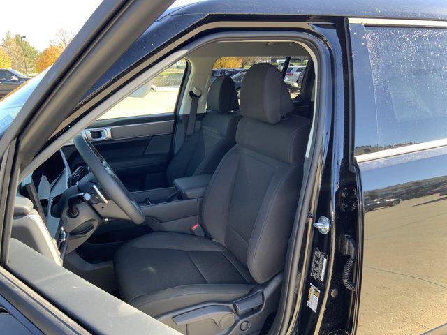 New 2026 Phantom Black Hyundai SE image 9