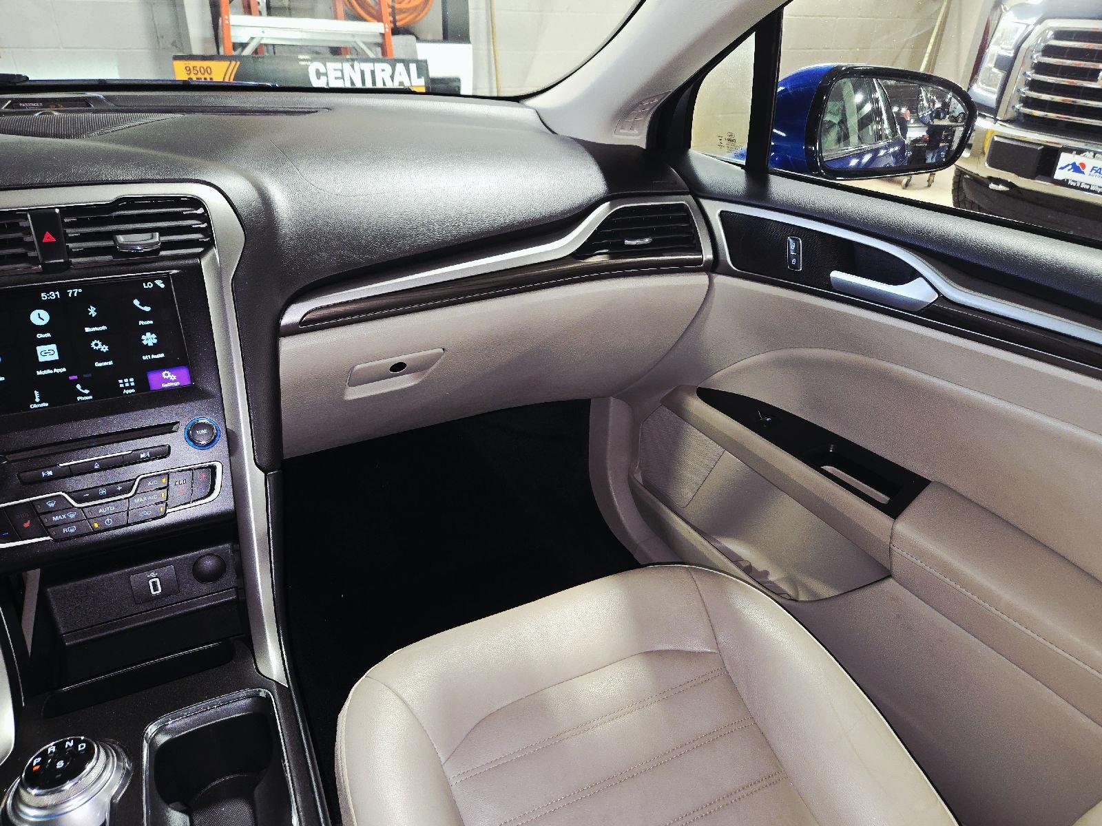 Used 2017 Lightning Blue Ford SE image 32