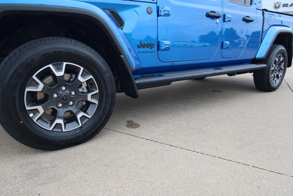 New 2026 Hydro Blue Pearlcoat Jeep Sahara image 10
