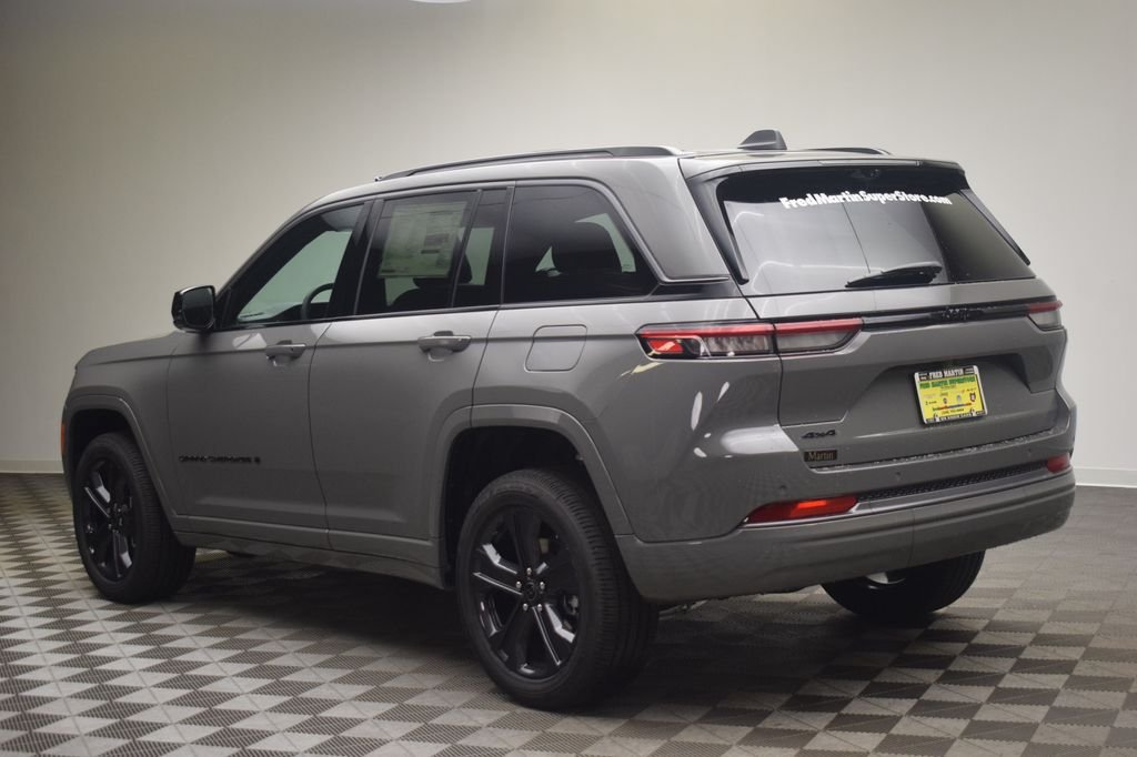 New 2027 Sting-Gray Clearcoat Jeep Limited Reserve image 13