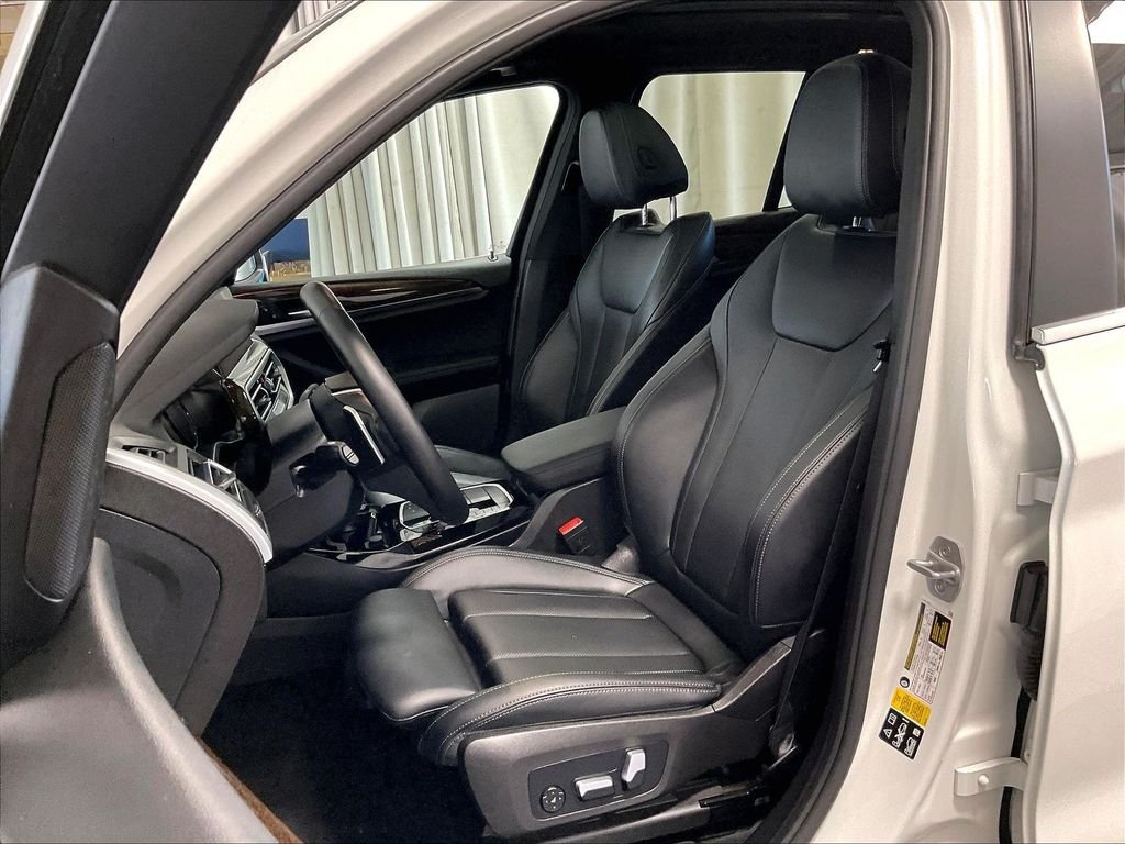 Used 2022 White BMW xDrive30i image 10