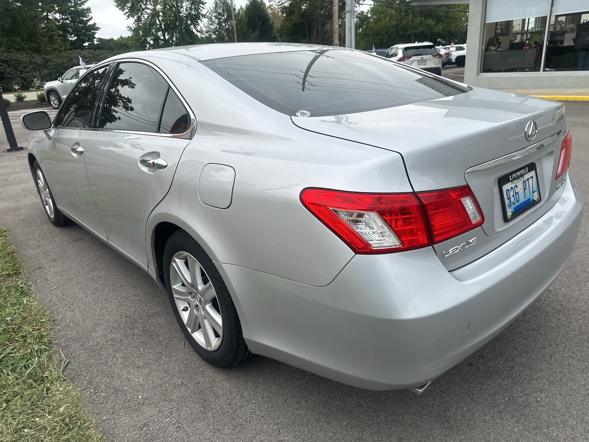 Used 2009 Tungsten Pearl Lexus Base image 3