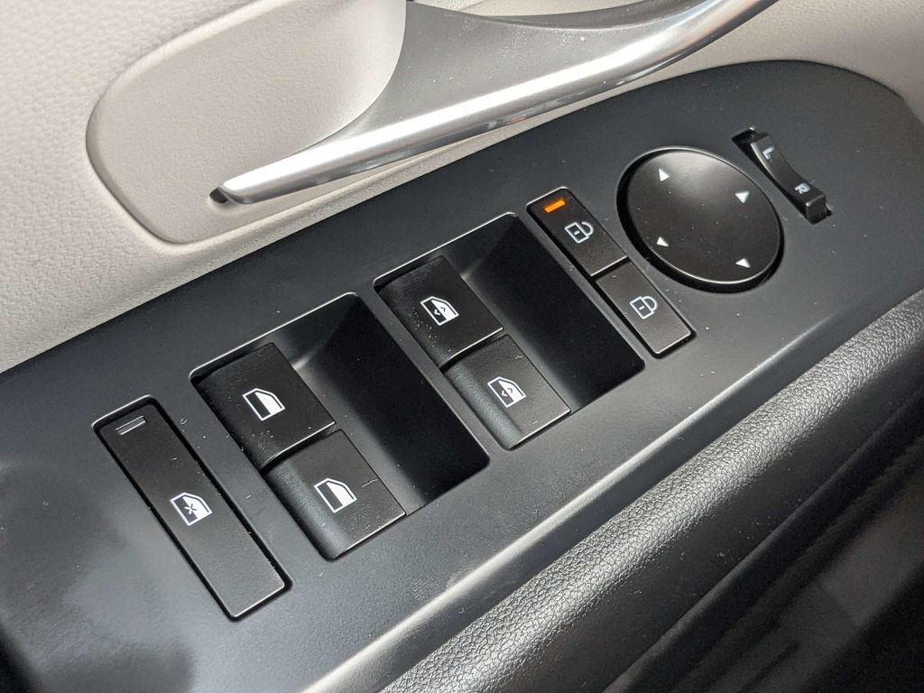 Used 2025 Gray Hyundai SEL Convenience image 27