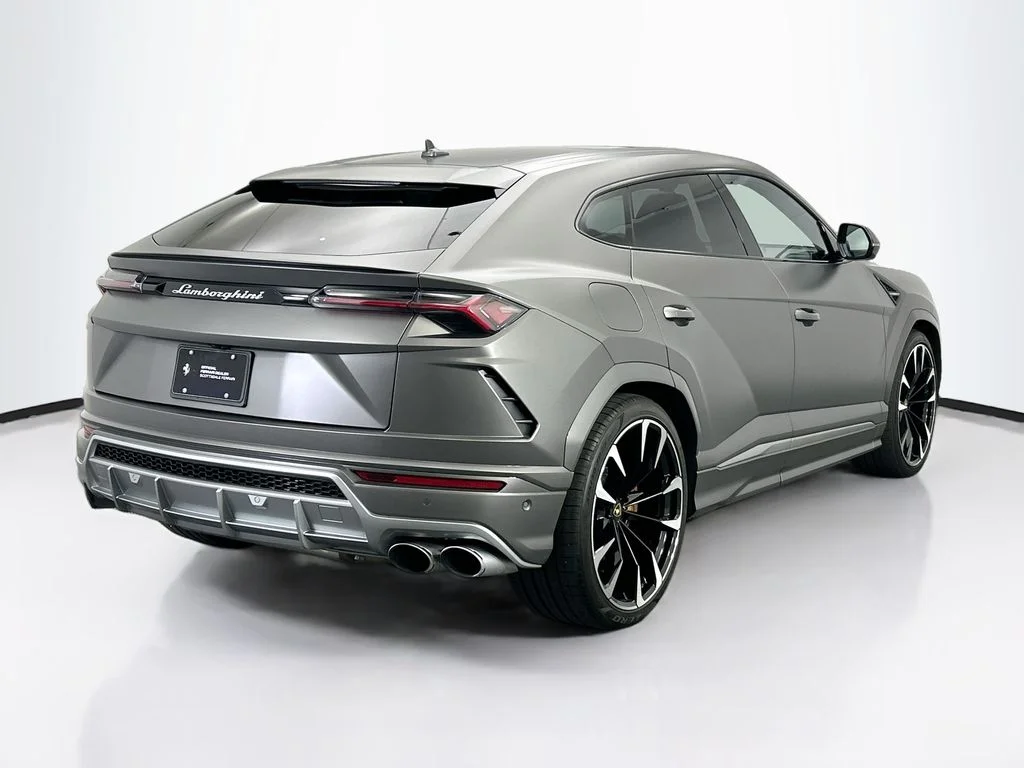 Used 2021  Lamborghini  image 5