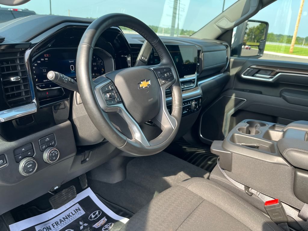 Used 2025 White Chevrolet LT image 15
