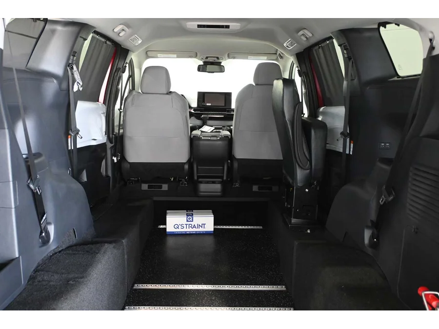 2026 Toyota Sienna LE - Photo 23