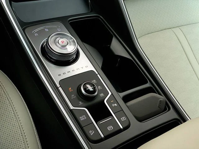 New 2026 Snow White Pearl Kia EX image 24