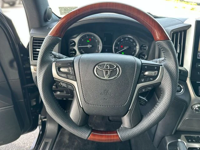 Used 2017 Black Toyota  image 15