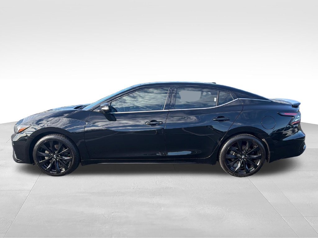 Used 2023 Black Nissan SR image 3