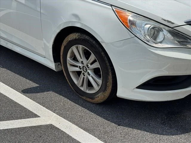 Used 2014 White Hyundai GLS image 10