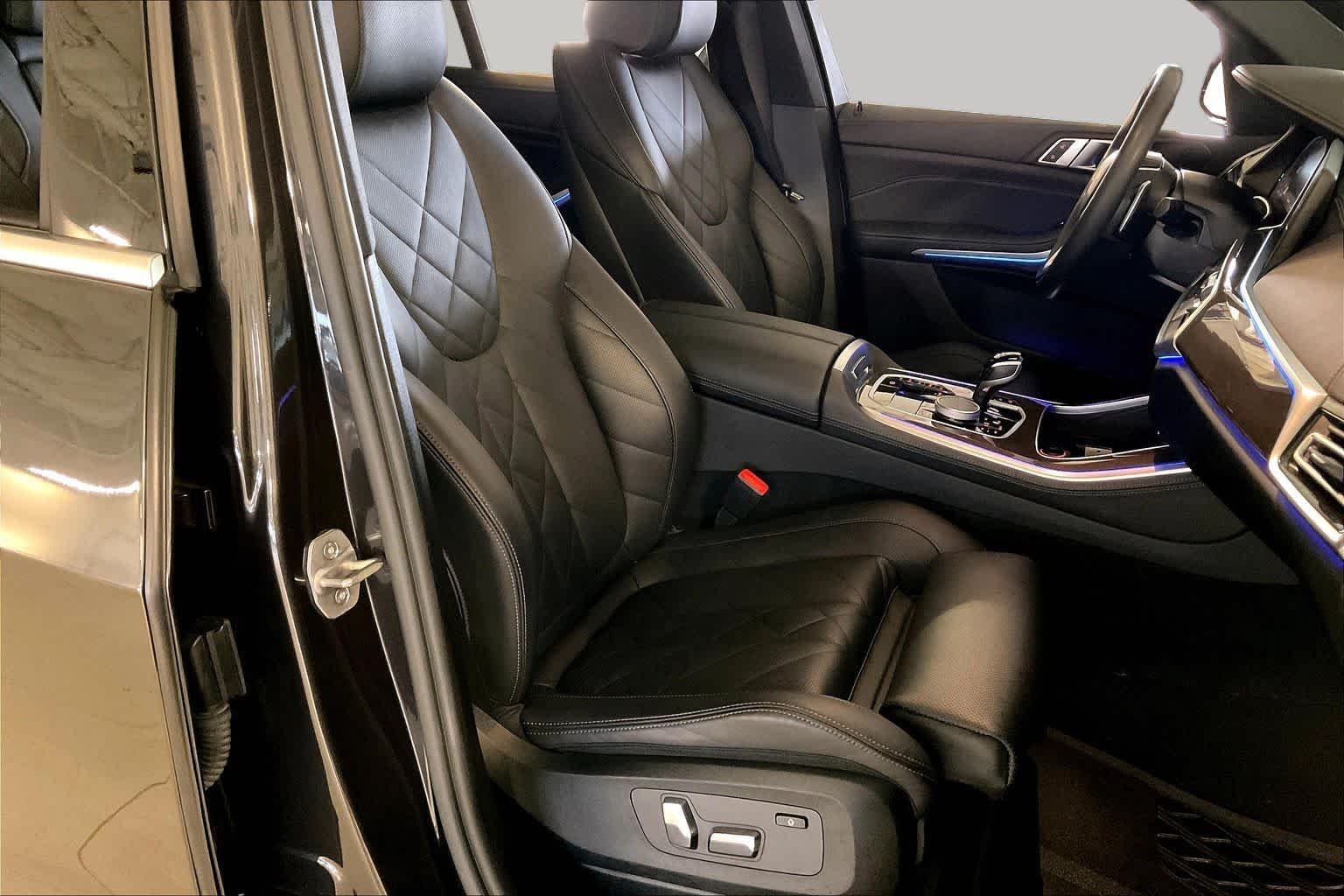 Used 2023 Dark Graphite Metallic BMW sDrive40i image 8