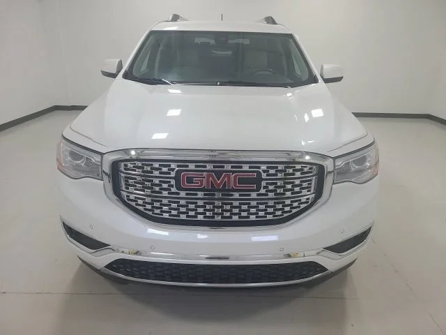 Used 2019 White Frost Tricoat GMC Denali image 2