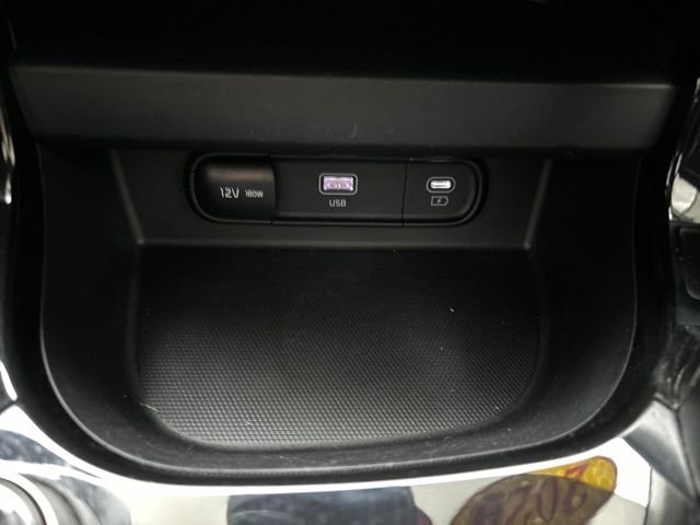 Used 2024 White Kia S image 27
